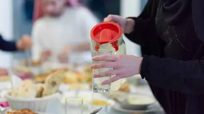 شرب الماء عند الافطار
