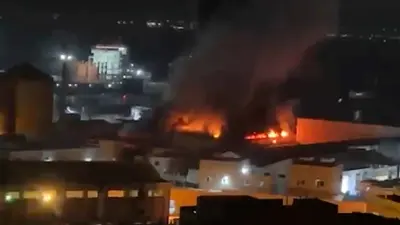 حريق أحد المخازن في ميناء المكلا