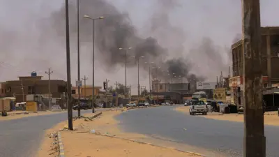 دخان اثر اشتباكات في السودان 