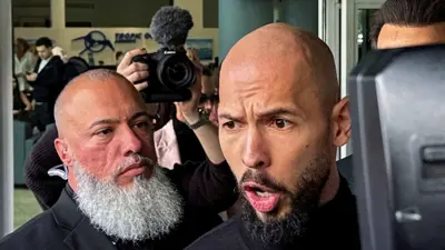 أندرو يتحدث لوسائل الإعلام لدى وصوله من رومانيا