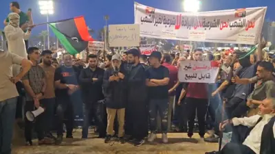 خلال إلقاء بيان إعلان العصيان المدني في طرابلس