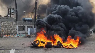 إغلاق شوارع رئيسية في عدن احتجاجاً على تردي الأوضاع