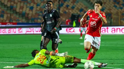 إمام عاشور في مباراة الأهلي وفاركو