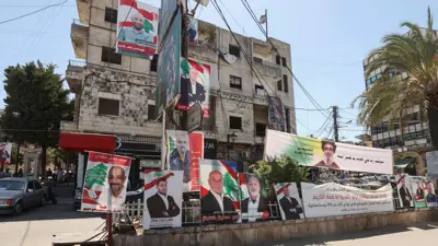 لوحات دعائية للانتخابات البلدية في لبنان