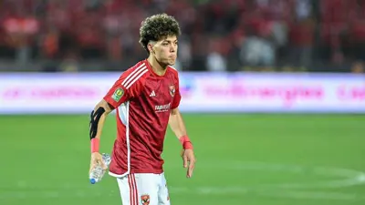 إمام عاشور لاعب الأهلي المصري