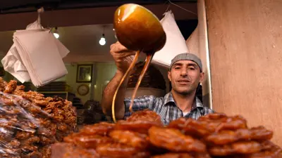 "الشبّاكية".. أشهر حلوى شعبية في المغرب خلال رمضان (صور)