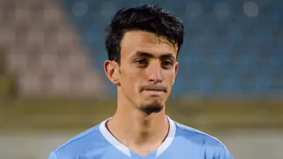 والد اللاعب خالد زكريا يبكي على الهواء مطالبا ملك الأردن بالتدخل لإجراء جراحة لنجله (فيديو)