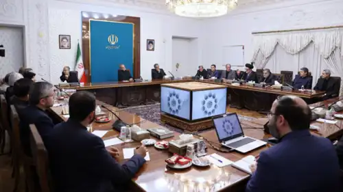 جلسة تشكيل مجلس الدفاع الإيراني