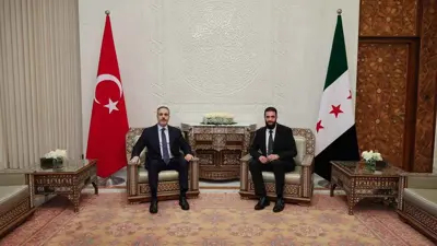 الرئيس الانتقالي السوري أحمد الشرع مع وزير الخارجية التركي هاكان فيدان