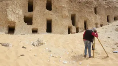 اكتشاف مقابر في مصر 