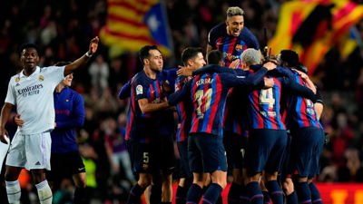 ممر شرفي من لاعبي برشلونة للعائدين من الإصابة (فيديو)