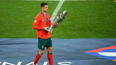 كريستيانو رونالدو يحتفل بلقب دوري الأمم الأوروبية