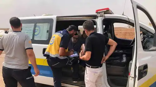 الدفاع المدني السوري يقدم المساعدة للمواطنين 