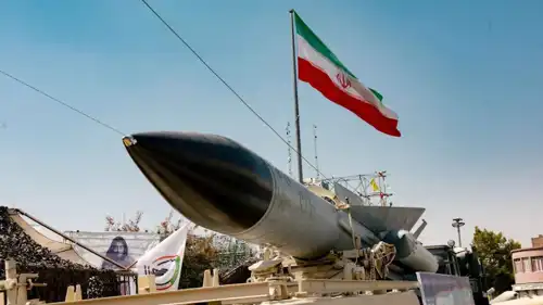 صاروخ إيراني خلال عرض في طهران