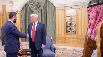 ترامب يصافح الشرع