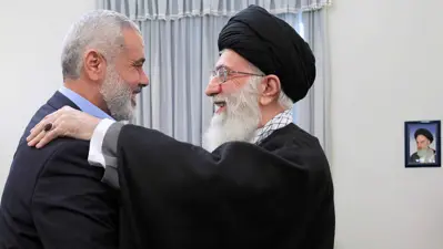 لقاء سابق بين إسماعيل هنية والمرشد الإيراني علي خامنئي