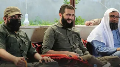 أحمد الشرع  إلى جانب أبو ماريا القحطاني (يسار)