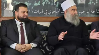 محافظ السويداء والشيخ حكمت الهجري