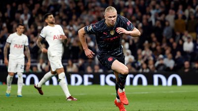 مانشستر سيتي يسقط توتنهام ويلامس لقب الدوري الإنجليزي