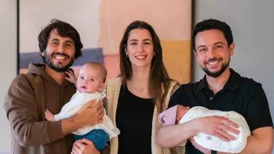 ولي العهد الأردني وزوجته مع زوج الأميرة إيمان والأحفاد