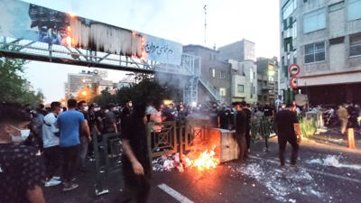 إيران تجري النظر في أحكام إعدام بحق متظاهرين في المحكمة العليا