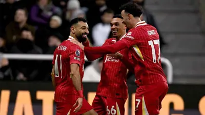 ترينت ألكسندر أرنولد يطلب المساواة بمحمد صلاح