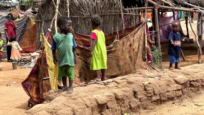 أطفال من السودان في أحد مخيمات النزوح