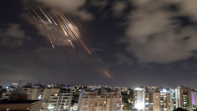صورة من الرشقة الصاروخية التي أطلقتها إيران