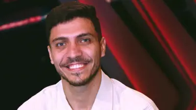 محمد شريف خلال ظهوره في قناة الأهلي المصري