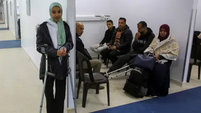 غزيون يستعدون للمغادرة للعلاج عبر معبر رفح