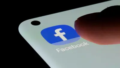أيقونة فيسبوك على شاشة هاتف ذكي