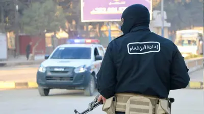 عنصر من إدارة الأمن العام السوري