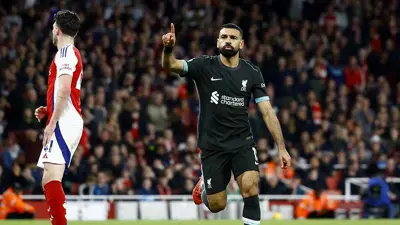 محمد صلاح يحتفل بهدفه في شباك آرسنال