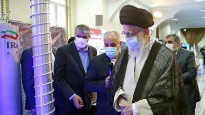 خامنئي يزور معرضاً في طهران حول الصناعة النووية 