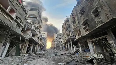 مبان مدمّرة جراء قصف إسرائيلي في غزة