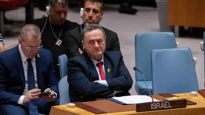 الويزر إسرائيل كاتس خلال اجتماع سابق لمجلس الأمن التابع للأمم المتحدة بشأن الصراع بين إسرائيل وحماس