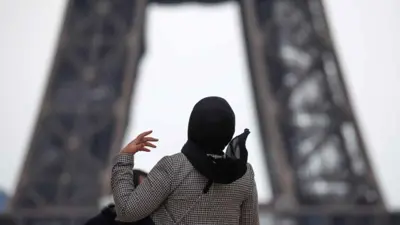سيدة محجبة في فرنسا