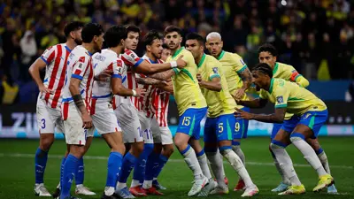 من مباراة البرازيل وباراغواي في تصفيات المونديال