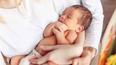 رضيع نائم 