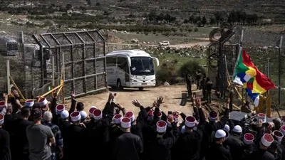 حافلة تقل وفدا درزيا من سوريا تدخل الجولان
