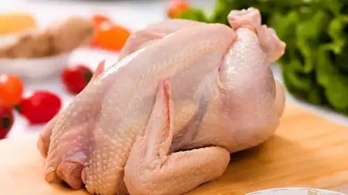 دجاج نيء