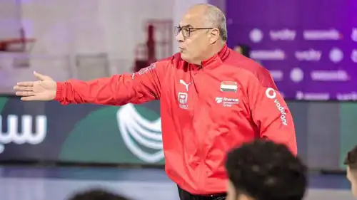 طارق محروس مدرب منتخب مصر لناشئي كرة اليد