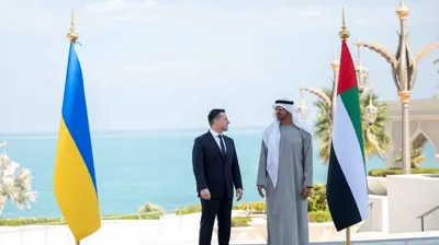 رئيس دولة الإمارات الشيخ محمد بن زايد والرئيس الأوكراني فولدومير زيلينسكي