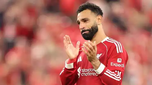 محمد صلاح باكيا بعد الهتاف باسم جوتا
