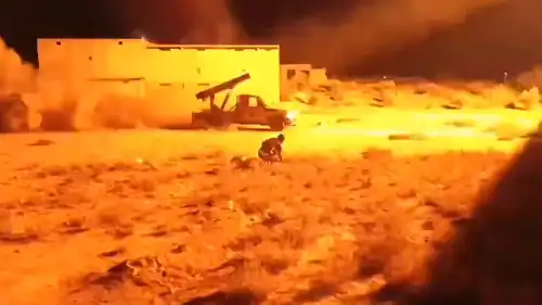 راجمة صواريخ تقصف مناطق في ديرحافر