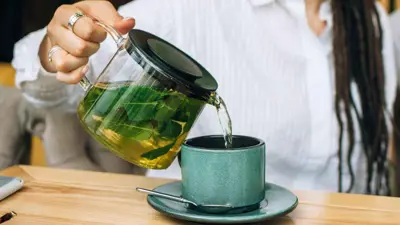 شرب الشاي الأخضر 