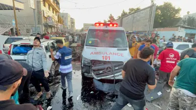 إسرائيل تقصف سيارة إسعاف قرب مستشفى في غزة