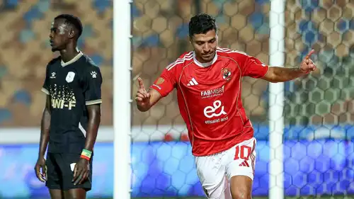 محمد شريف  في مباراة الأهلي وفاركو