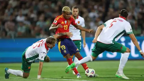 لامين يامال في مباراة إسبانيا وبلغاريا