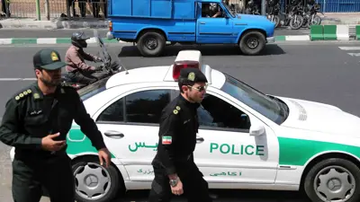 عناصر من الشرطة الإيرانية